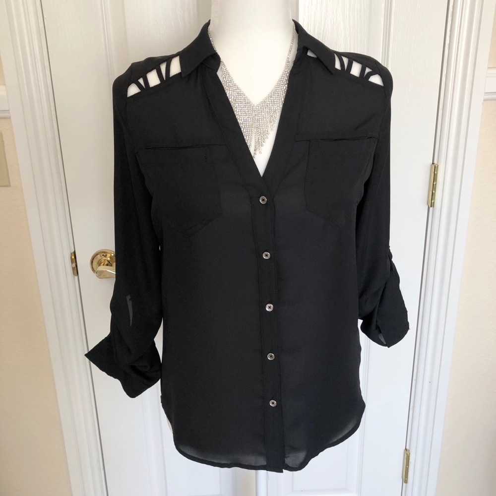 NWOT Candie’s Button Down Blouse. Size:Medium